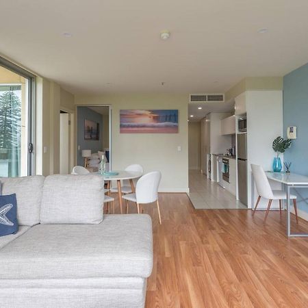 Beachside Luxury Apartments One & Two Bedroom In Beachfront Oaks Pier Building Glenelg Esterno foto