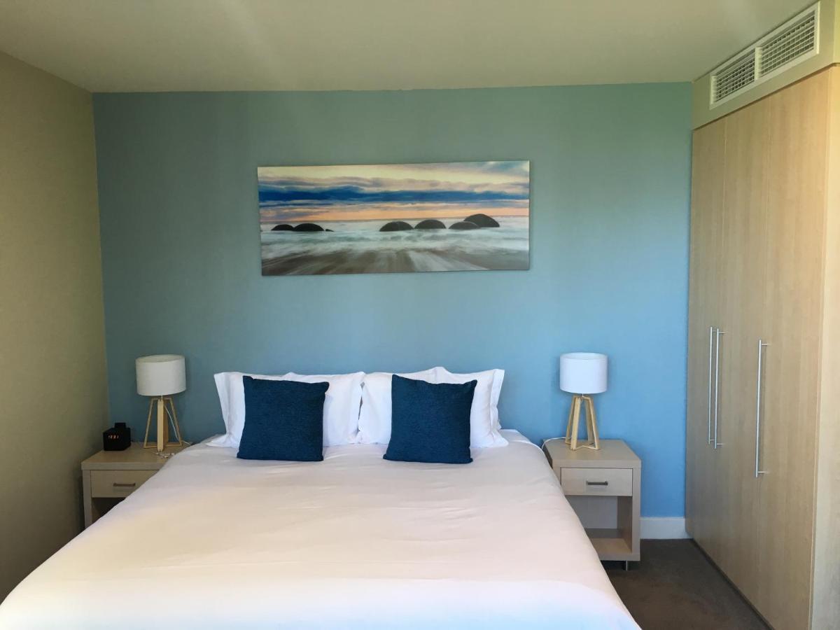 Beachside Luxury Apartments One & Two Bedroom In Beachfront Oaks Pier Building Glenelg Esterno foto