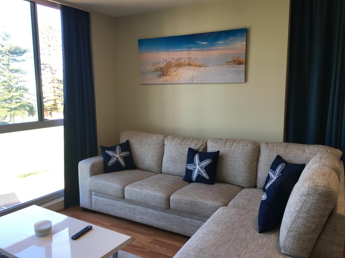 Beachside Luxury Apartments One & Two Bedroom In Beachfront Oaks Pier Building Glenelg Esterno foto