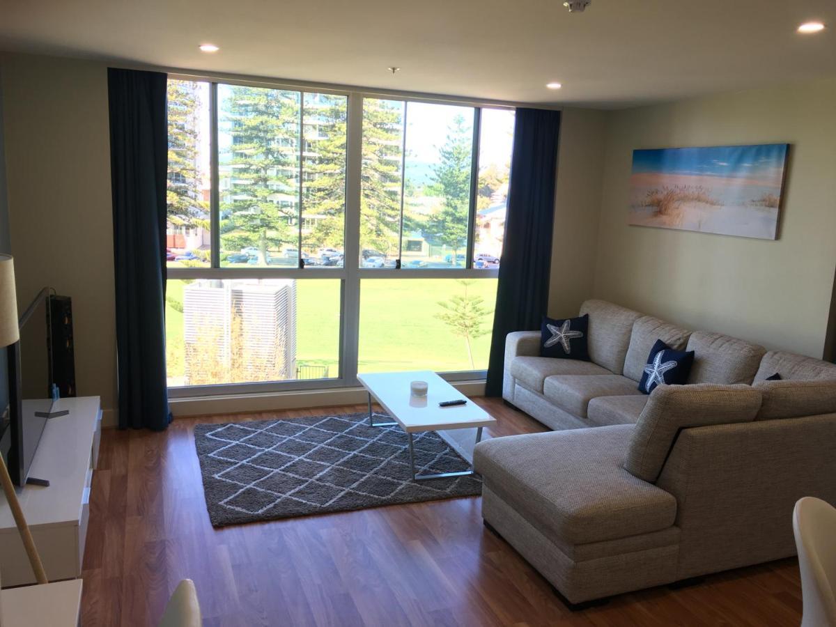 Beachside Luxury Apartments One & Two Bedroom In Beachfront Oaks Pier Building Glenelg Esterno foto