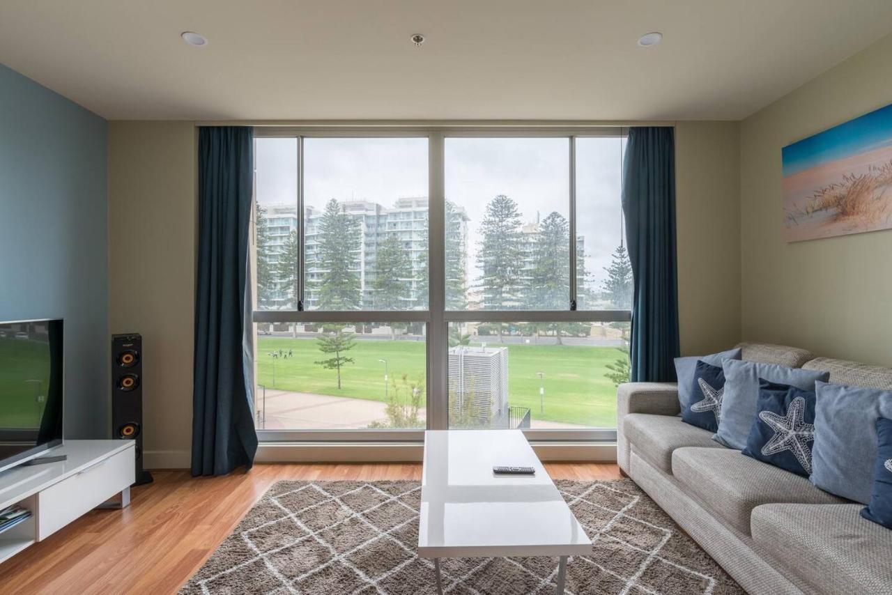 Beachside Luxury Apartments One & Two Bedroom In Beachfront Oaks Pier Building Glenelg Esterno foto