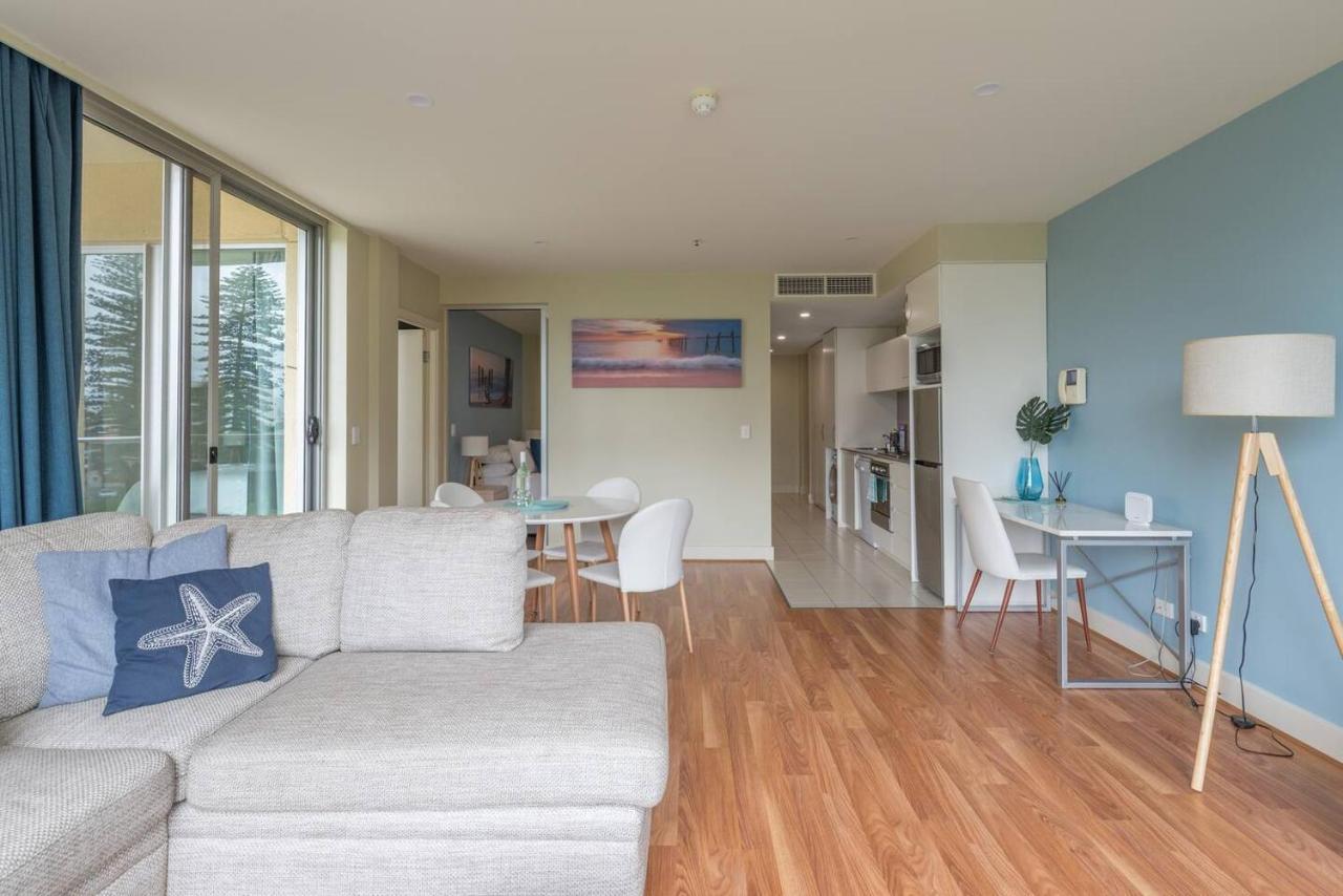 Beachside Luxury Apartments One & Two Bedroom In Beachfront Oaks Pier Building Glenelg Esterno foto