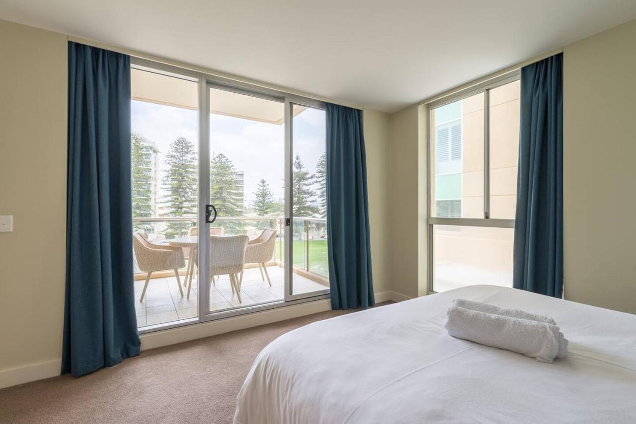 Beachside Luxury Apartments One & Two Bedroom In Beachfront Oaks Pier Building Glenelg Esterno foto