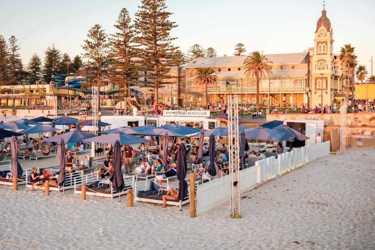 Beachside Luxury Apartments One & Two Bedroom In Beachfront Oaks Pier Building Glenelg Esterno foto