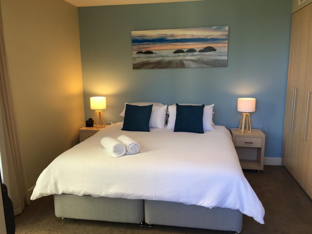 Beachside Luxury Apartments One & Two Bedroom In Beachfront Oaks Pier Building Glenelg Esterno foto