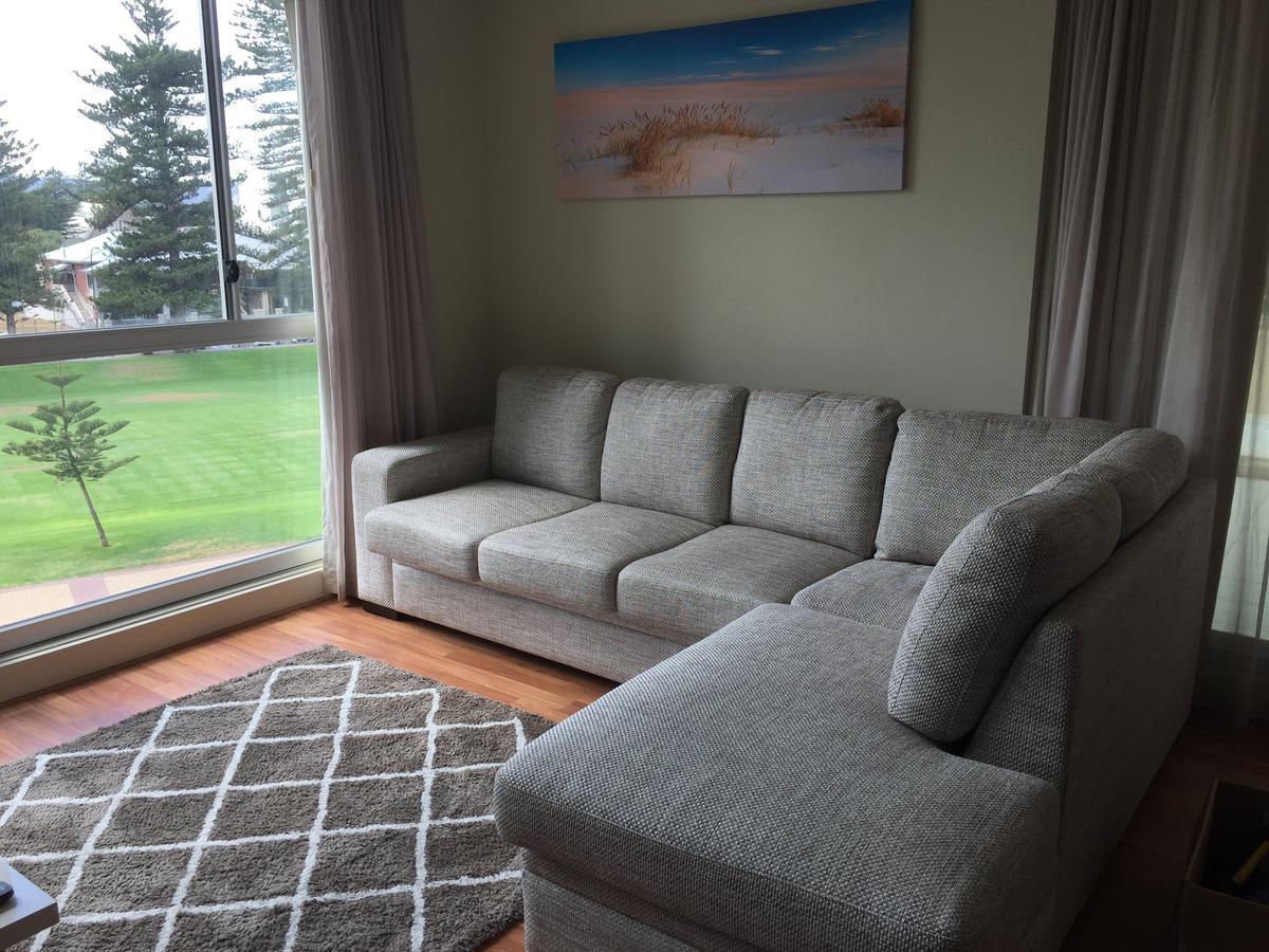 Beachside Luxury Apartments One & Two Bedroom In Beachfront Oaks Pier Building Glenelg Esterno foto