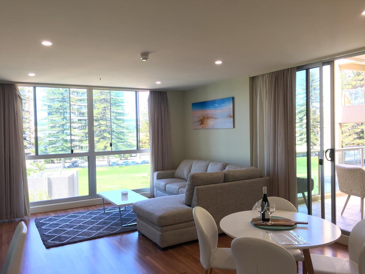 Beachside Luxury Apartments One & Two Bedroom In Beachfront Oaks Pier Building Glenelg Esterno foto