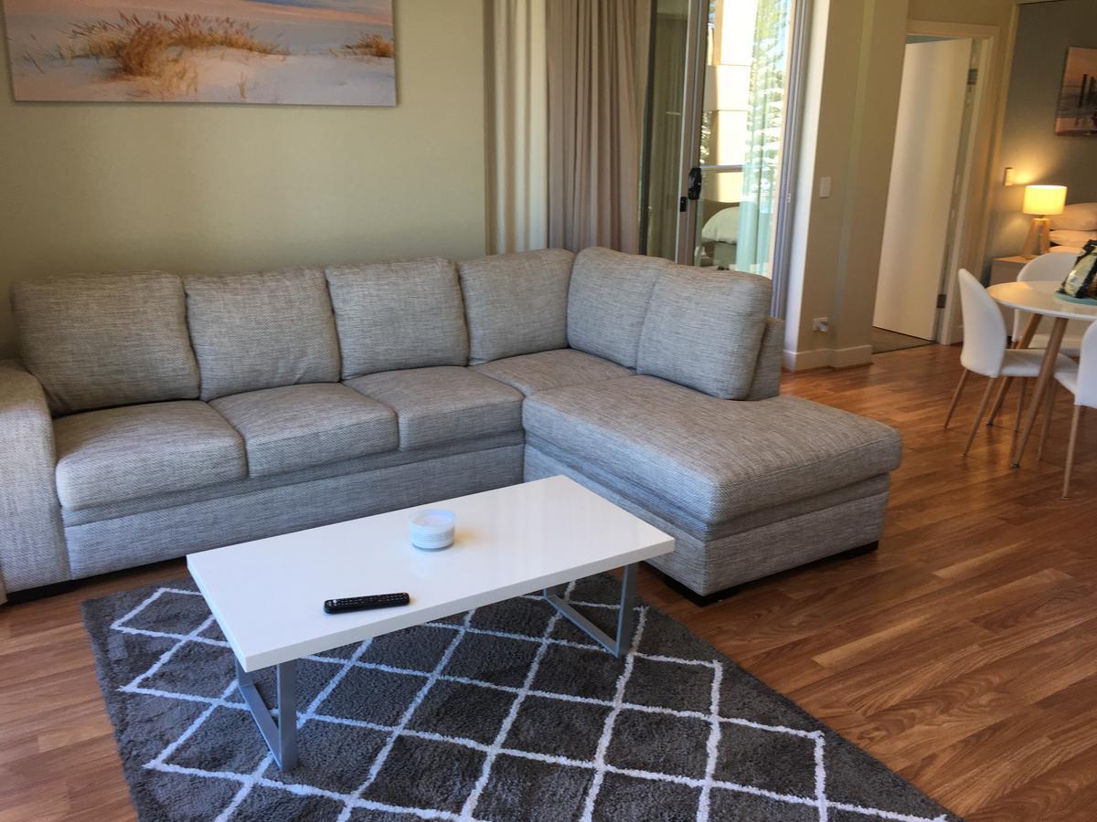 Beachside Luxury Apartments One & Two Bedroom In Beachfront Oaks Pier Building Glenelg Esterno foto