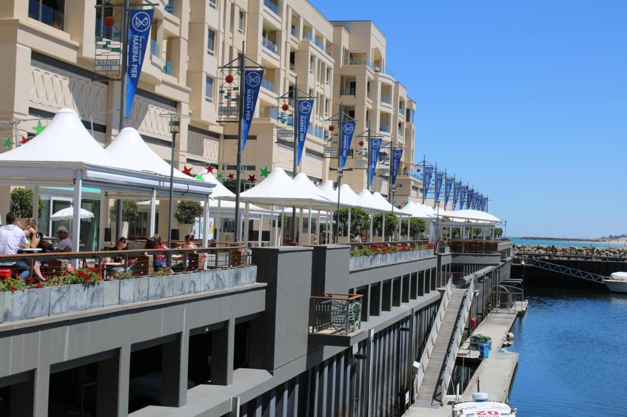 Beachside Luxury Apartments One & Two Bedroom In Beachfront Oaks Pier Building Glenelg Esterno foto